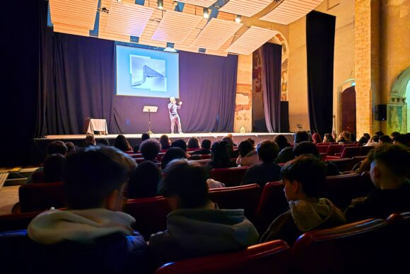 Con gli studenti di Foligno a teatro per scoprire: “Che fine ha fatto Rosmarina?”